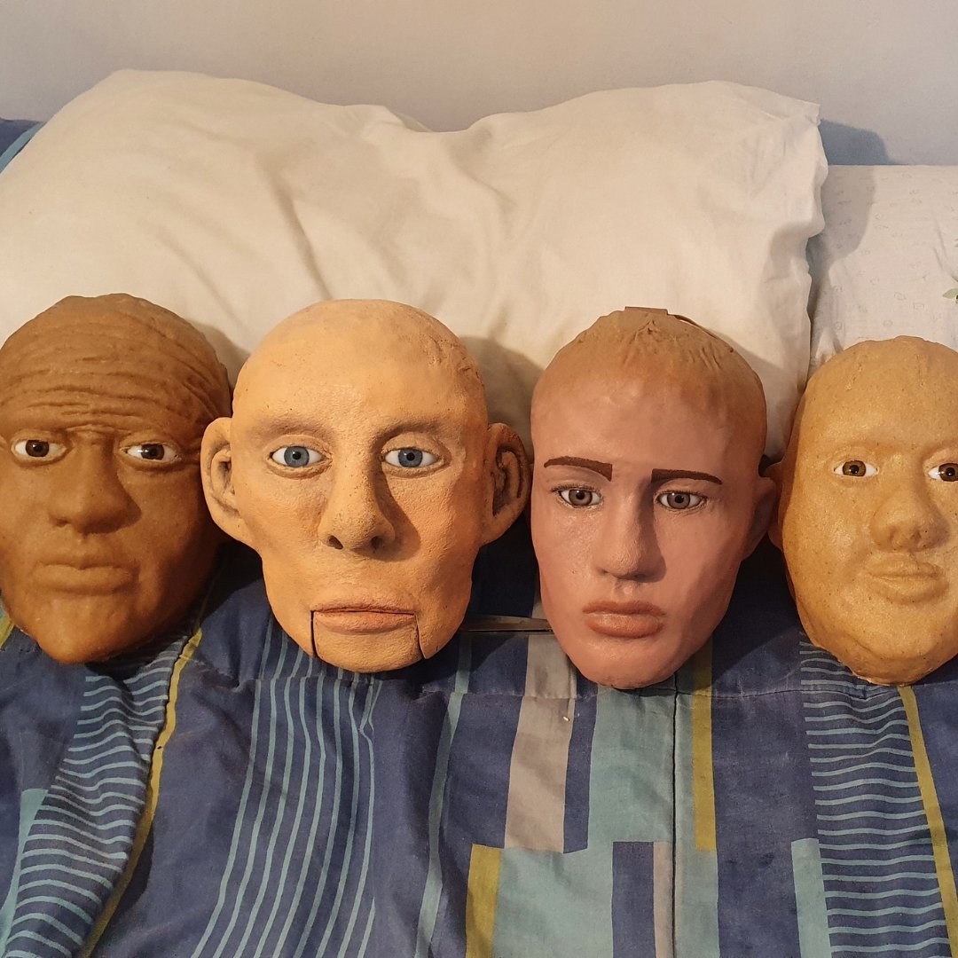 Cabezas realistas hechas en Worbla con ojos de vidrio