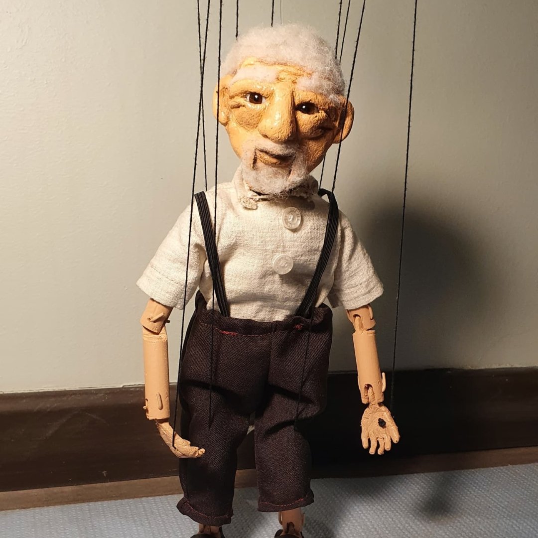 Marioneta de hilo articulada para proyecto cinematográfico